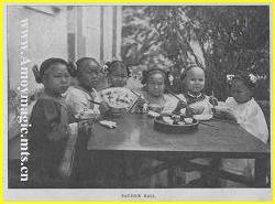 Chinchew children eating rice