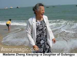 Madame Zheng Xiaoying of Xiamen Philharmonic Orchestra at the beach