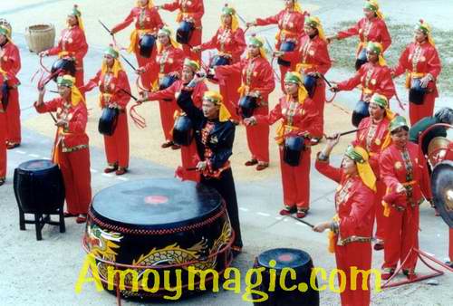 Minority drummers photo by Zhu Qingfu